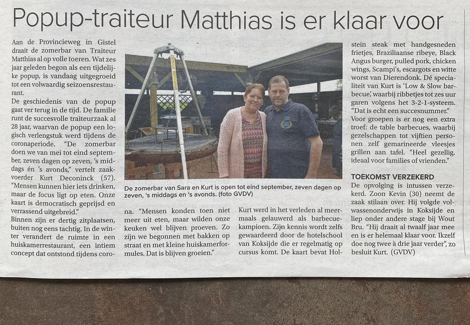 Krantenartikel over Traiteur Matthias met Sara en Kurt
